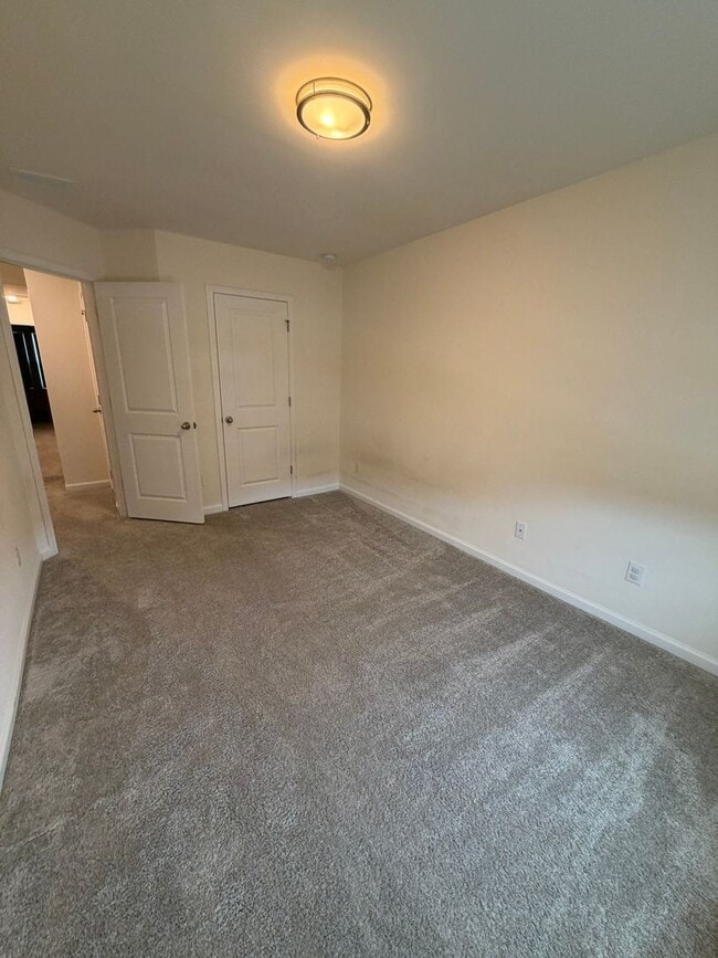 Foto del edificio - Beautiful 3 Bed / 2.5 Bath Townhome in Foxbank Plantation