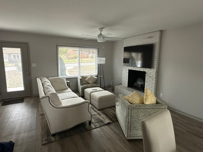 Foto del edificio - 1523 Robin Rd