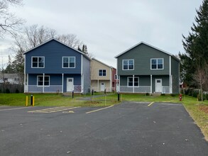 Building Photo - 45 Robin Wy