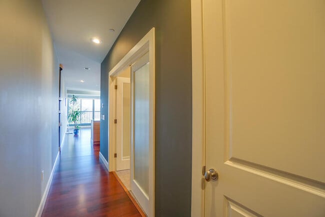 Building Photo - BEAUTIFUL TWO BEDROOM CONDO DOWNTOWN VANCOUVER