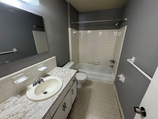 Foto del edificio - $0 SECURITY DEPOSIT MOVE IN SPECIAL THROUG...