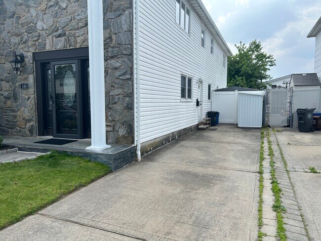 Building Photo - 144 Bridgetown St