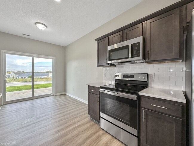 Building Photo - 3 br, 3 bath Townhome - Pine Valley Townhomes