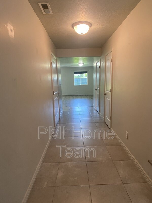 Foto del edificio - 690 N 1775 W