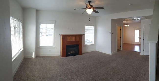 Foto del edificio - 4 bed 2.5 bath townhome in Rexburg