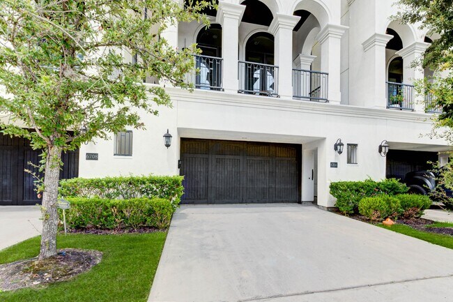 Foto del edificio - Spectacular Home 4 Bedrooms / 4.5 Bathroom...