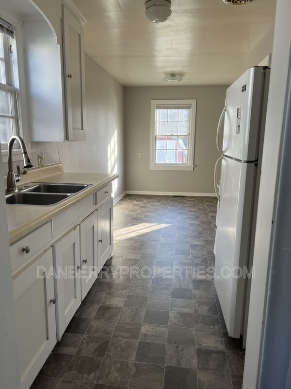 Foto del edificio - 4621 S Detroit Ave