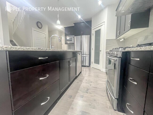 Building Photo - AMAZING 3 BEDS WITH BONUS ROOM/ 2.5 BATHS ...