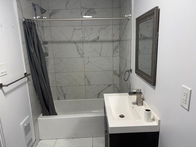 Building Photo - 4827 Rue Saint-Urbain