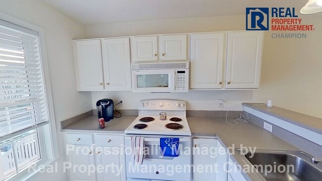 Building Photo - Upper Level Condo in Holton Place w/Community Pool