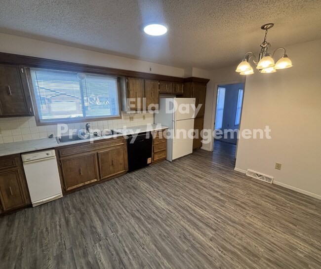 Foto del edificio - 2006 S White Oak Dr