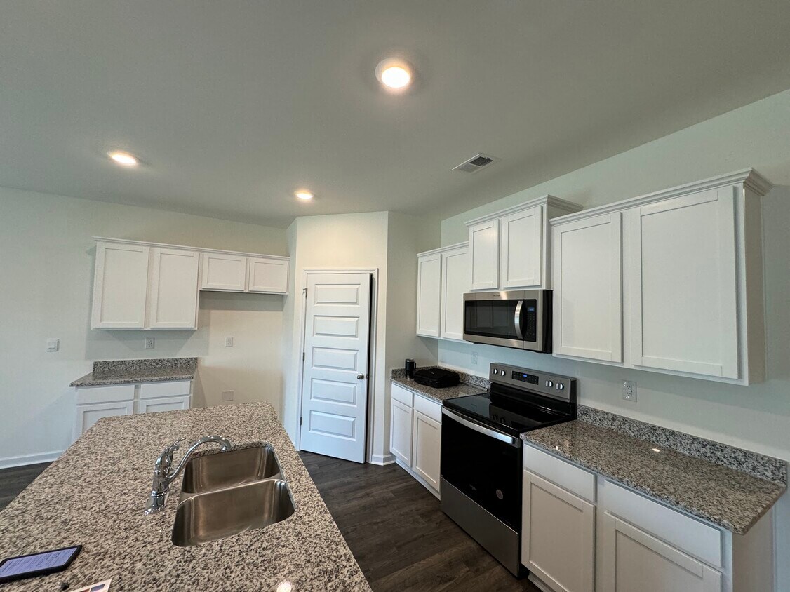 Foto del edificio - 163 Champlain Rd