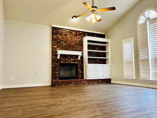 Foto del edificio - Beautiful 3BD 2BA Corner-Lot Home Located ...