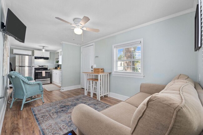 Building Photo - 347 Seabreeze Dr