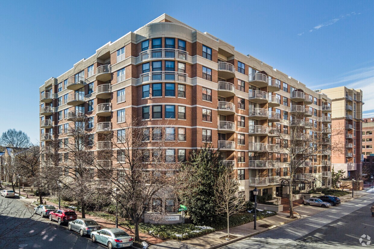 Braddock Place Apartments in Alexandria, VA