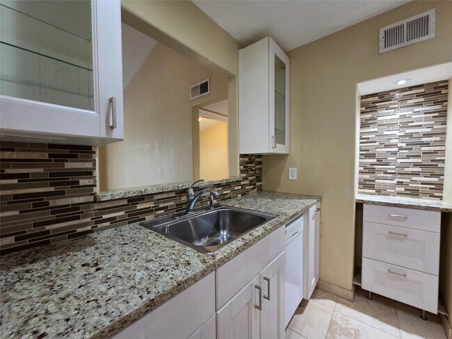 Building Photo - 3500 Tangle Brush Dr