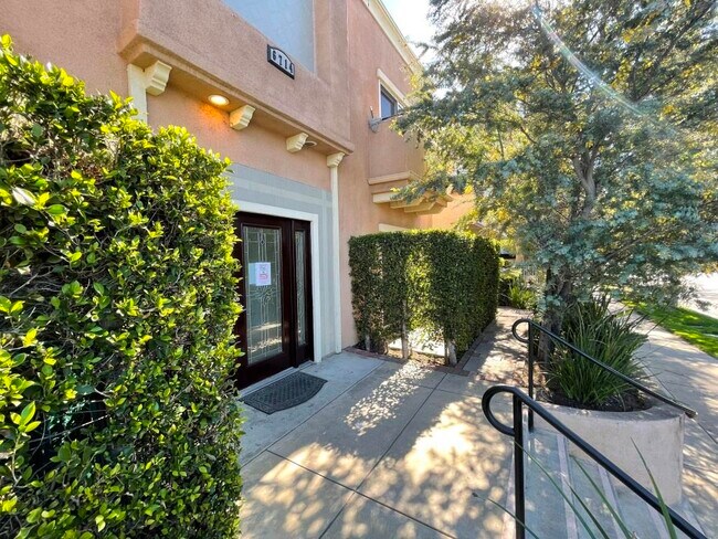 Foto del edificio - 6714 Balboa Blvd