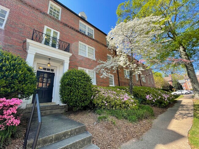 Breezeway entrance - 2822 Thornhill Rd