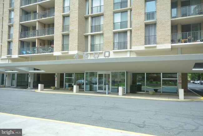 Foto del edificio - 4600 S Four Mile Run Dr