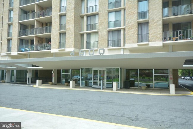 Building Photo - 4600 S Four Mile Run Dr