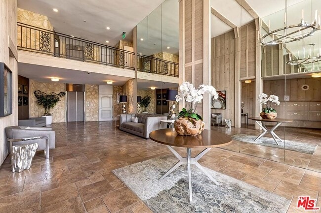 Foto del edificio - 809 S Bundy Dr
