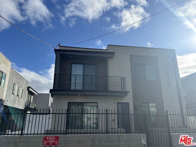 Foto del edificio - 13928 Bessemer St