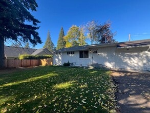 Building Photo - 409-411 Eastfield Dr