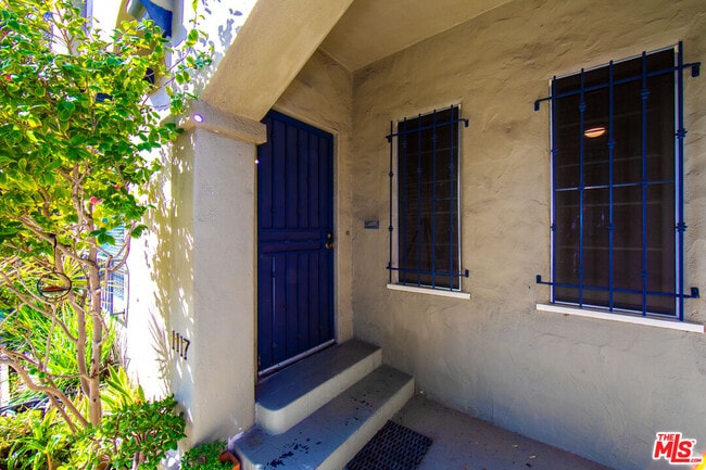 Foto del edificio - 1117 Longwood Pl