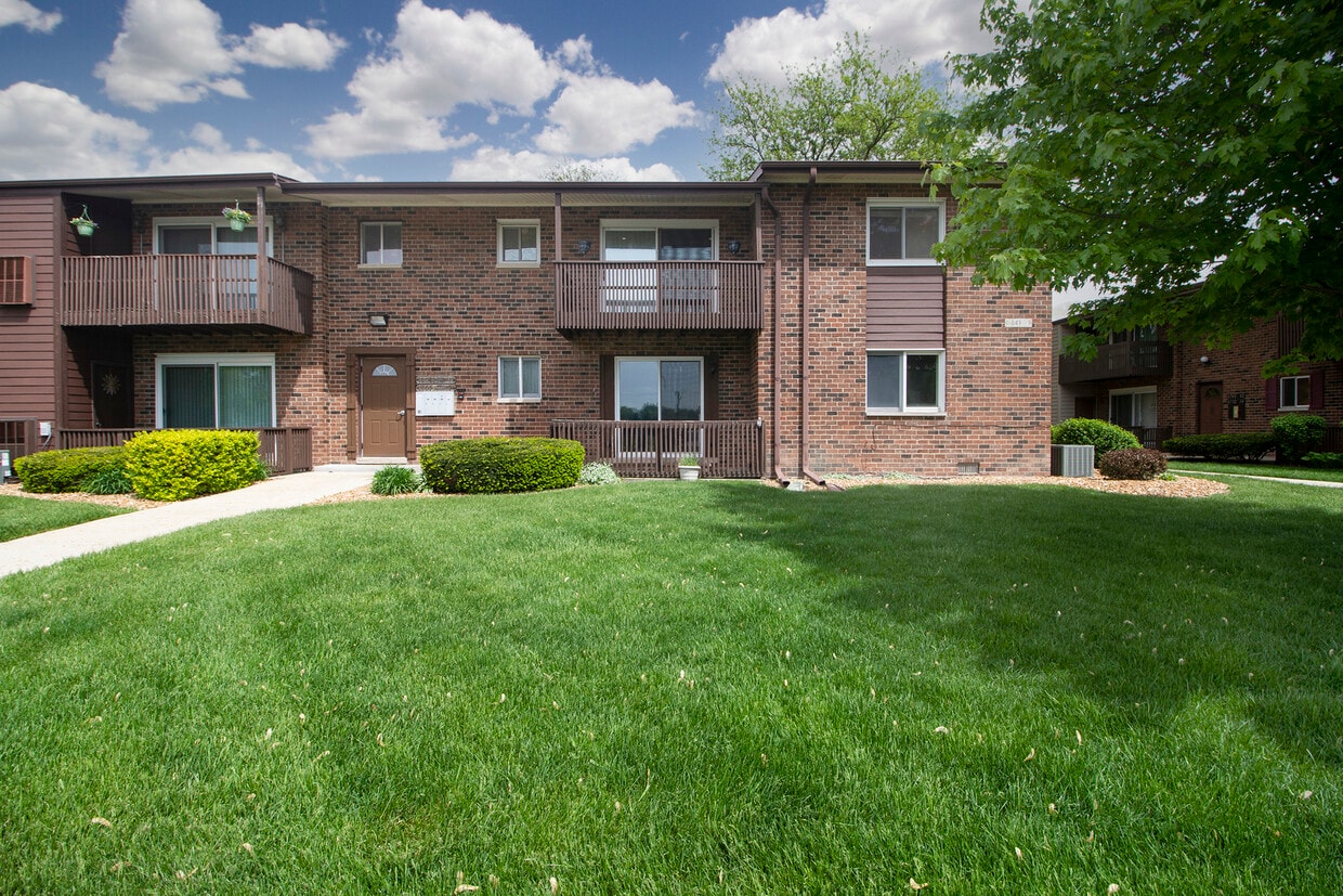18079 Live Oak Ct Unit 1616, Tinley Park, IL 60477 Condo for Rent in
