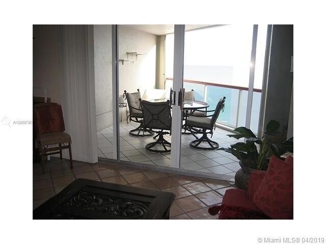 Foto del edificio - 6767 Collins Ave