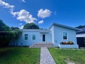 Building Photo - 248 Carlisle Dr