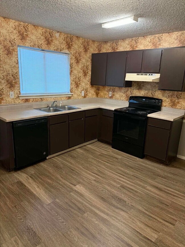 Building Photo - 3735 Kriss Dr