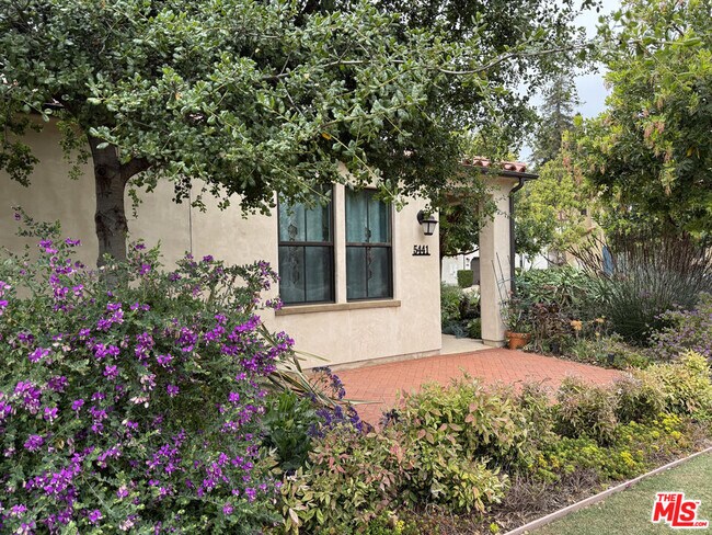 Foto del edificio - 5441 Tree Farm Ln