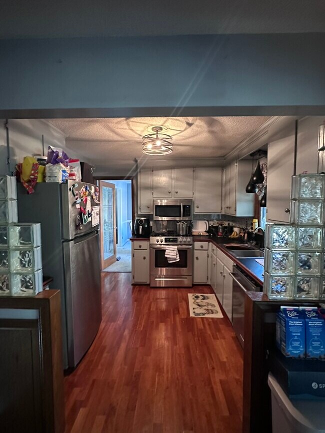 Foto del edificio - 929 Autumnwood Ln