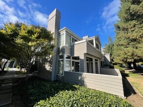 Building Photo - 1625 Parkview Green Cir