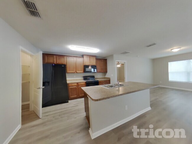 Foto del edificio - 15402 Bareback Dr