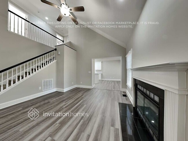 Building Photo - 504 Willowview Dr