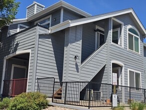 Building Photo - 8500 E Jefferson Ave