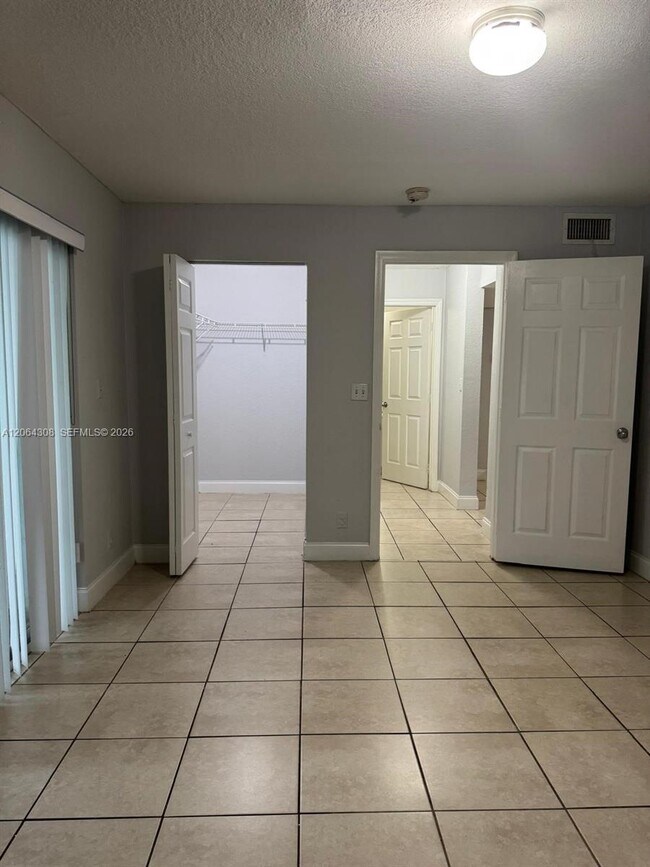 Foto del edificio - 4271 NW 5th St