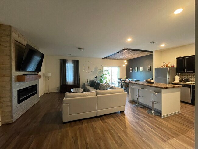 Building Photo - 6308 Caravel Ct