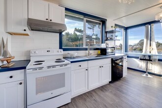 Building Photo - 400 S Holladay Dr