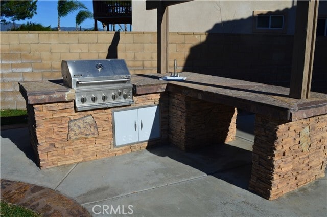 Foto del edificio - 16448 Los Coyotes St