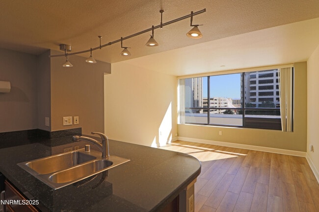 Building Photo - 450 N Arlington Ave