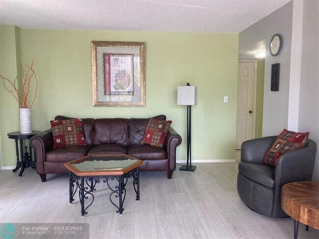 Foto del edificio - 3031 N Ocean Blvd