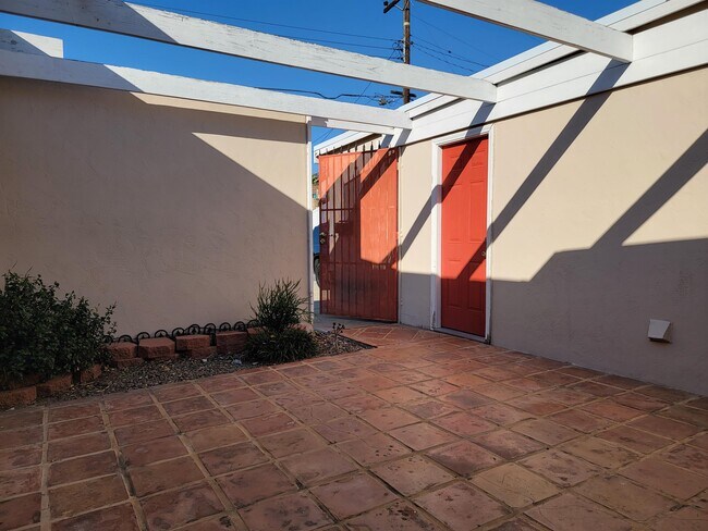 Foto del edificio - 7603 Seton Hall St