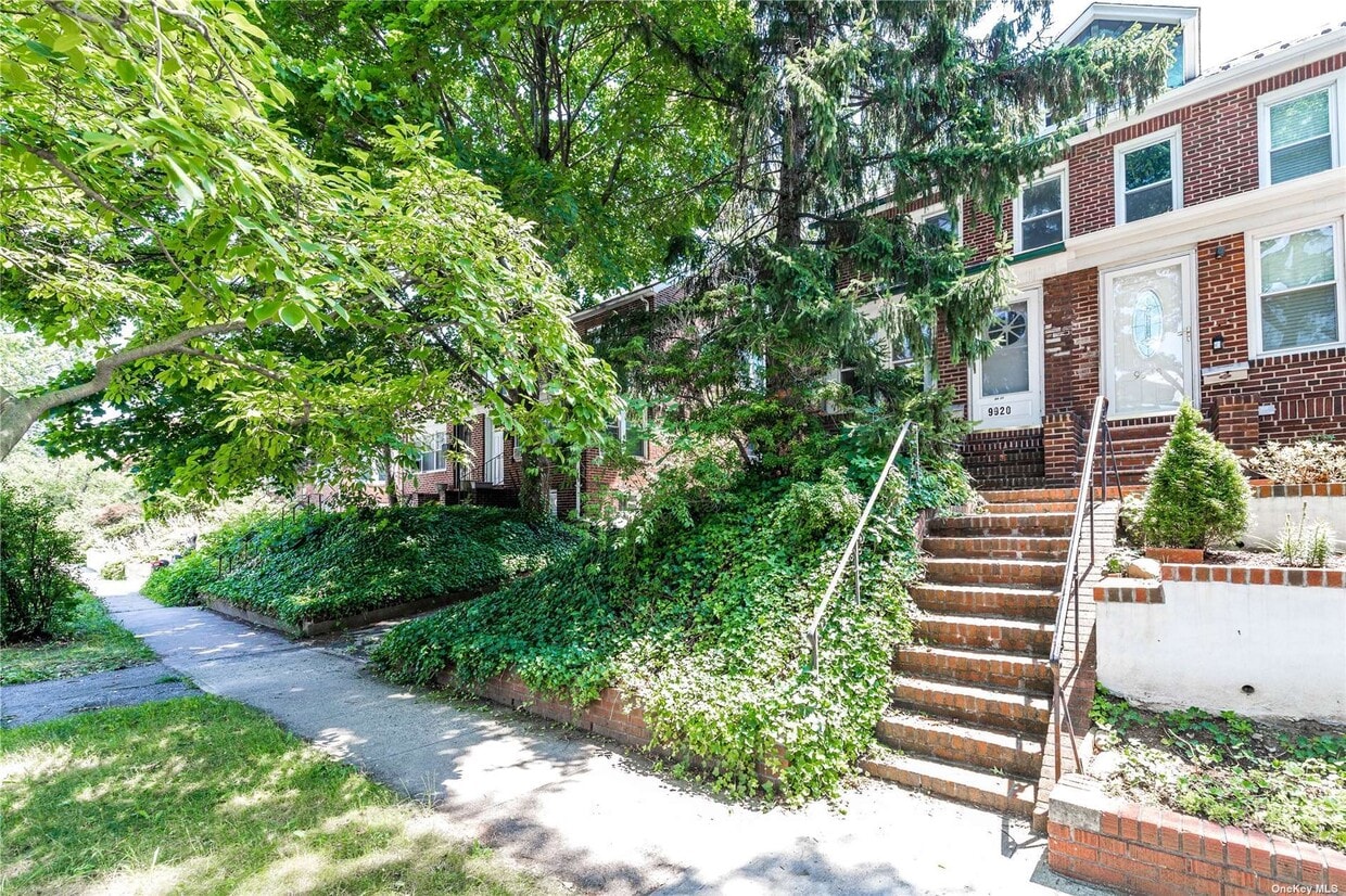 Primary Photo - 99-20 Ascan Ave