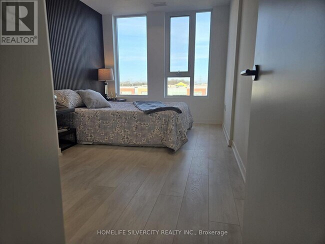 Photo du bâtiment - 4878 Powers Cmn