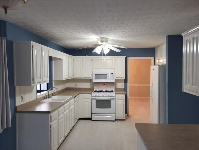 Foto del edificio - 2990 Riverbend Dr