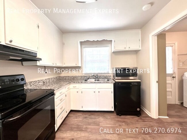 Building Photo - 4201 Winedale Ln