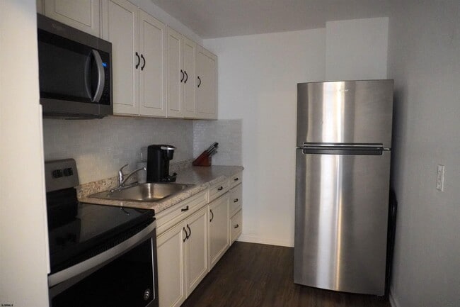 Building Photo - 101 S Raleigh Ave